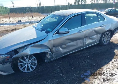 2020 Mercedes-Benz E 350 4Matic z USA, uszkodzony, nr VIN WDDZF8EB6LA719109